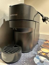 Macchina Nespresso Vertuo Pop nera con scatola