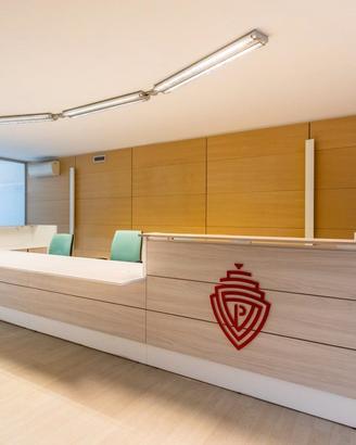 Bancone reception professionale angolare completo