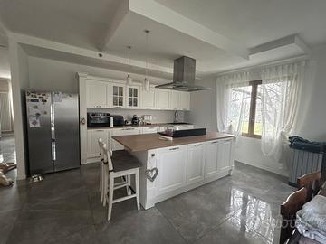 Cucina bianca classica