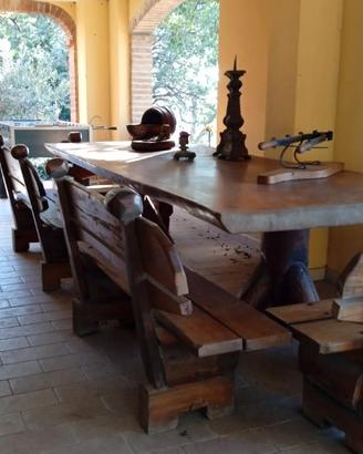 Tavolo rustico ed arredo per taverna