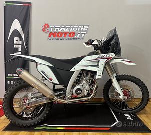 AJP PR7 650 Adventure con Kit Racing