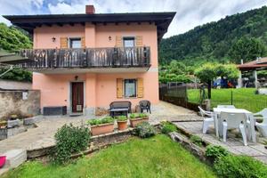 CASA DI TESTA TRICAMERE CON GIARDINO - IN PIENO...