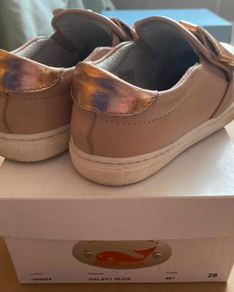 Tre paia di scarpe: Adidas, Mobidik e Lelly Kelly