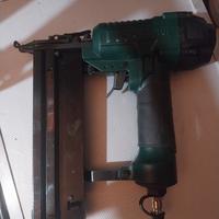 pistola sparachiodi graffettatrice