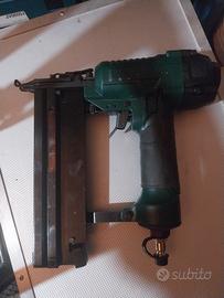 pistola sparachiodi graffettatrice