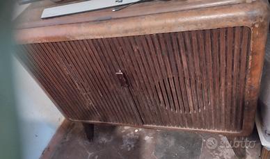 radio giradischi antico Magnadyne particolare