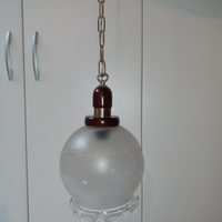 Lampadario vintage con boccia in vetro