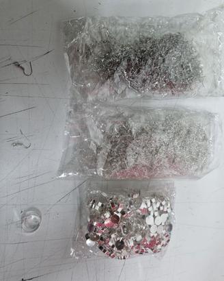 Kit per orecchini e anelli 3 confronta.