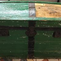 Baule d'epoca in legno e ferro battuto