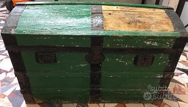 Baule d'epoca in legno e ferro battuto
