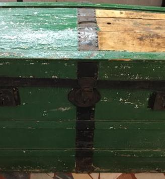Baule d'epoca in legno e ferro battuto