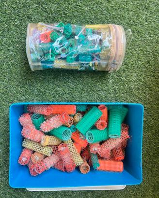due kit con rolli e becchetti per capelli