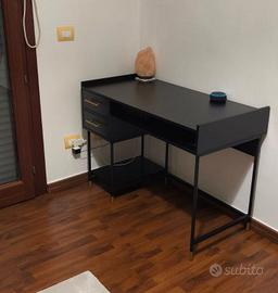 Scrivania nera modello Tedy