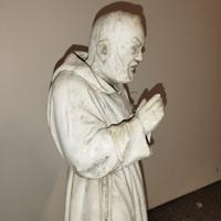 Padre Pio benedicente  statua sacra