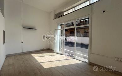 Negozio a Roma Via Borgosesia 2 locali