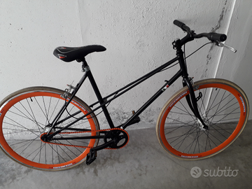 Bicicletta convertibile fixed nera 28"