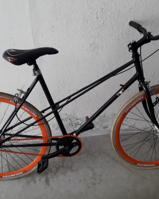 Bicicletta convertibile fixed nera 28"