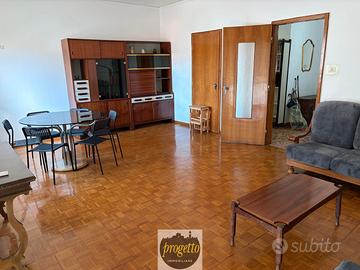 MONFALCONE - Ampio appartamento arredato /Aff454