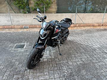 Ducati monster 937