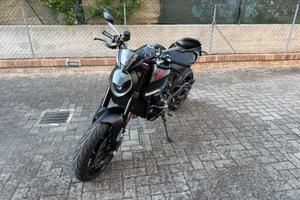 Ducati monster 937