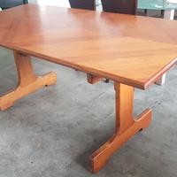 Tavolo in legno, artigianale.