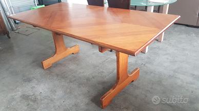 Tavolo in legno, artigianale.