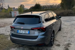 Fiat Tipo SW 2022 con VW Caddy Maxi