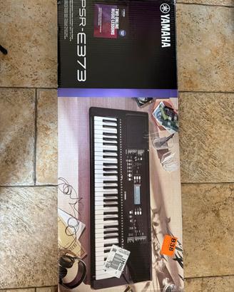 Pianoforte YAMAHA PSR-E373