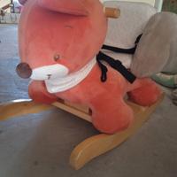 Dondolo peluche in legno a forma di volpe 