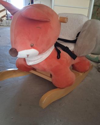 Dondolo peluche in legno a forma di volpe