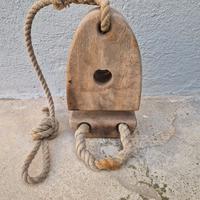 Vecchia centenaria carrucola da barca a vela