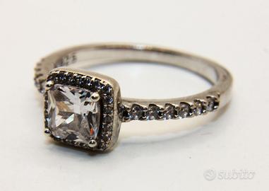 Splendido anello Vintage argento pietre