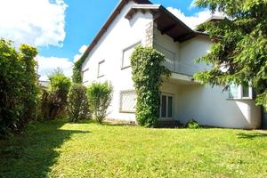 Ampia villa con due appartamenti