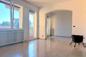 Appartamento di 117 m² con 4 locali e box auto a V