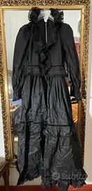 Abito nero lungo con pizzo