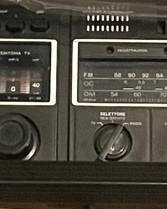 Televisione d’epoca  con radio incorporata