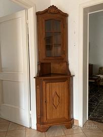 Vetrina ad angolo con cassetto