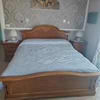 Letto matrimoniale e 2 comodini 