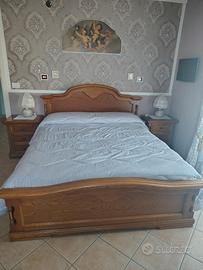 Letto matrimoniale e 2 comodini 