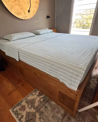 Letto King Size in Castagno con Contenitori