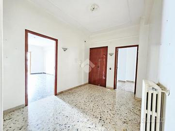 4 LOCALI A TARANTO