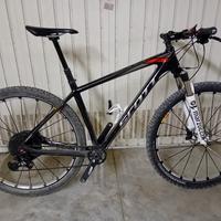 Mountain bike Scott in carbonio monocorona