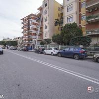 Via Pietro Castelli, ampio quadrivani uso UFFICIO