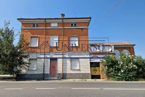 Casa indipendente di 400 m² con più di 5 locali e 