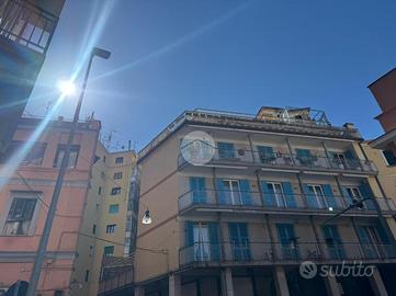 2 LOCALI A CASTELLAMMARE DI STABIA