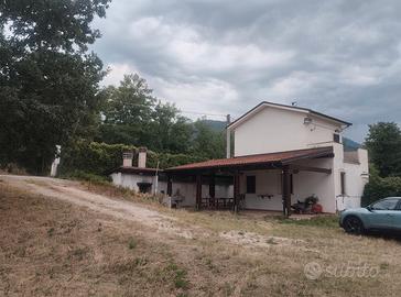 Casa di campagna e terreno