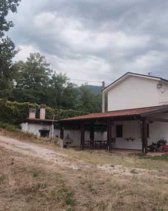 Casa di campagna e terreno