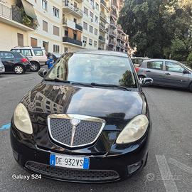 Lancia y allestimento oro giallo 1 2