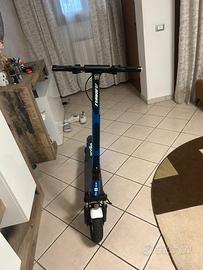 Monopattino elettrico aprilia tuareg