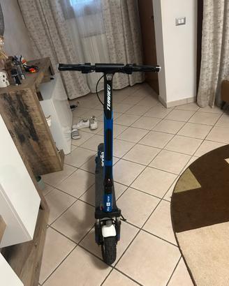 Monopattino elettrico aprilia tuareg